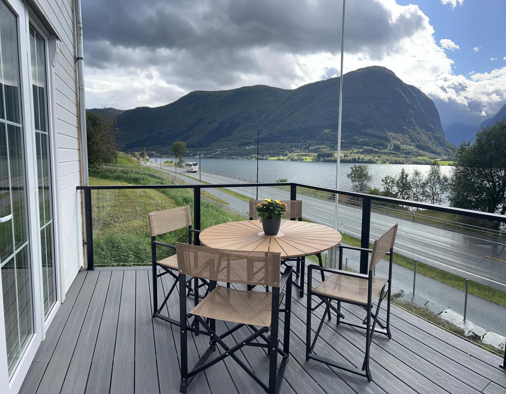 Husslattene With Terrace Apartment